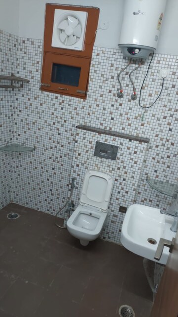 Bathroom in 3 BHK Builder Floor at Ardee City, Sector 52 – for Rent