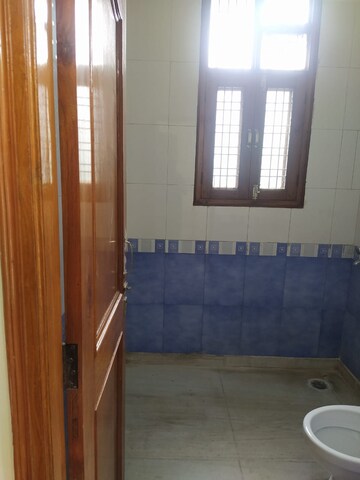Building Lobby in 3 BHK Builder Floor at Sector 31 – for Rent