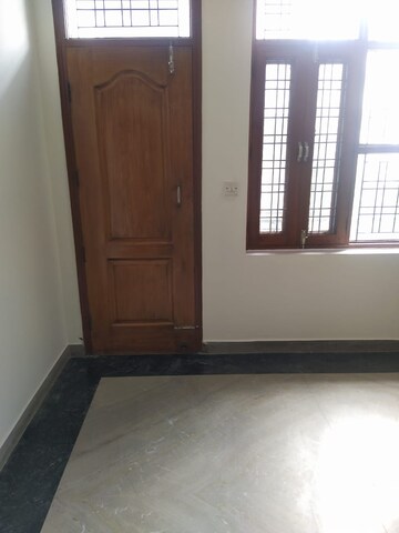 Room in 3 BHK Builder Floor at Sector 31 – for Rent