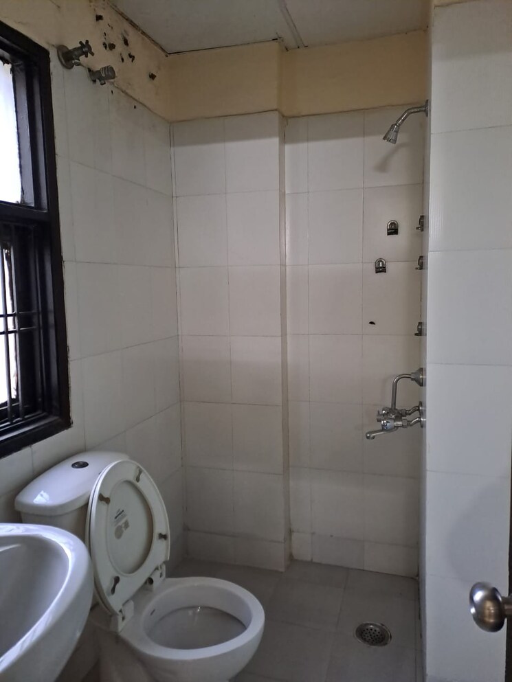 Bathroom, rps-savana 3 Bedroom 1661 Sq.Ft. Apartment In Sector 88 Faridabad 7922868