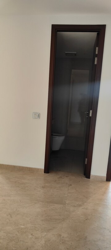 Building Lobby in 3 BHK Apartment at Hiranandani Meadows, Manpada – for Rent