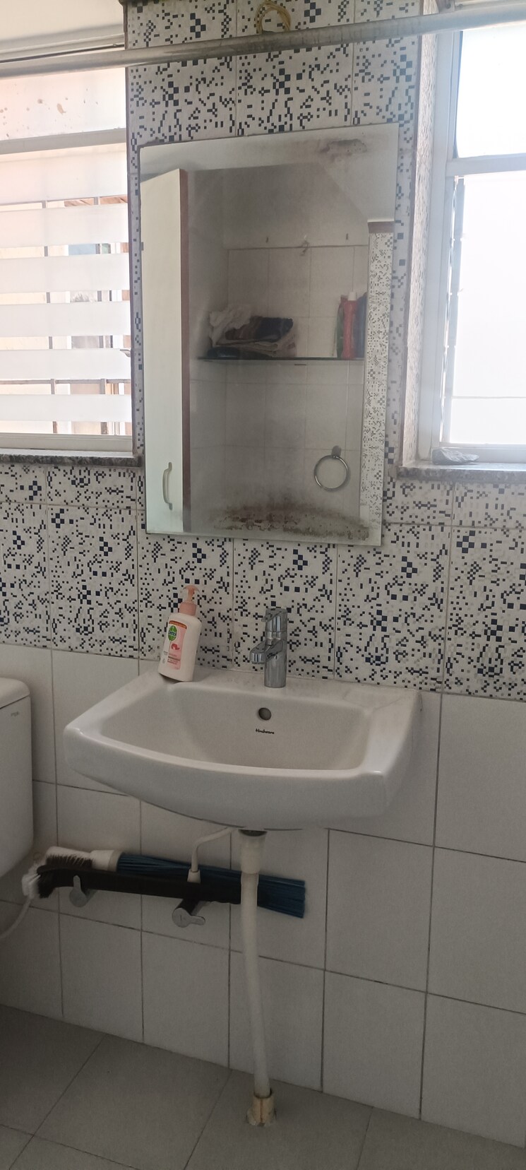 Bathroom, mittal-one-place-fc-road 2 Bedroom 1000 Sq.Ft. Apartment In Fergusson College Road Pune 7923045