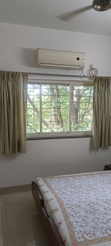 Room in 2 BHK Apartment at Mittal One Place FC Road, Fergusson College Road – for Rent