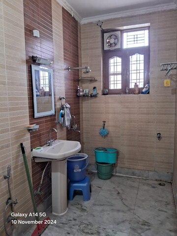 Bathroom in 1 BHK Builder Floor at Sector 45 – for Rent