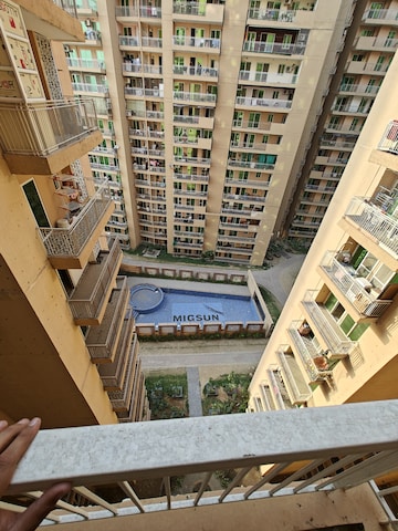 Master Bedroom in 3 BHK Apartment at Migsun Ultimo, Omicron Iii Greater Noida – for Rent