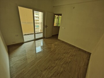 Room in 3 BHK Apartment at Migsun Ultimo, Omicron Iii Greater Noida – for Rent