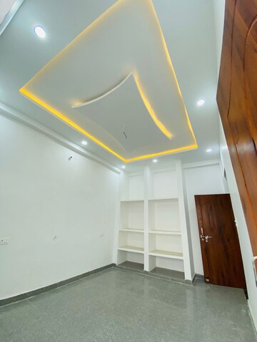 Room in 2 BHK Apartment at Nirmala NDL Capital Tower, Gomti Nagar – for Rent