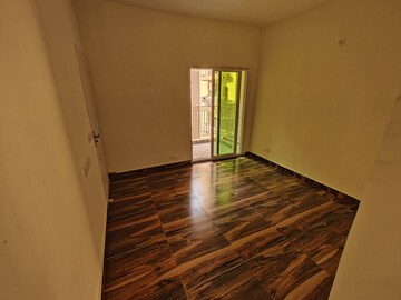 Room in 3 BHK Apartment at Migsun Ultimo, Omicron Iii Greater Noida – for Rent