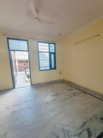 Room in 1 BHK Builder Floor at Ansal Sushant Lok I, Sector 43 – for Rent