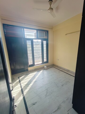 Room in 1 BHK Builder Floor at Ansal Sushant Lok I, Sector 43 – for Rent
