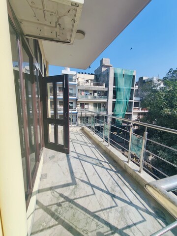 Balcony in 1 BHK Builder Floor at Ansal Sushant Lok I, Sector 43 – for Rent