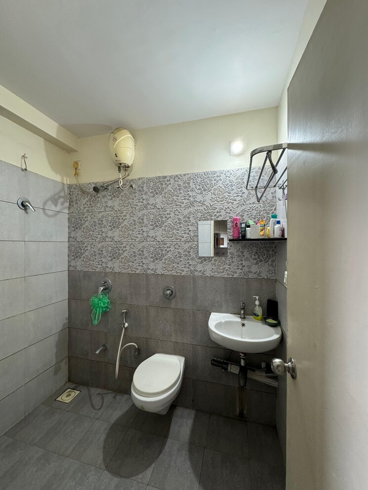 Bathroom, gota 3 Bedroom 1710 Sq.Ft. Apartment In Gota Ahmedabad 7923377