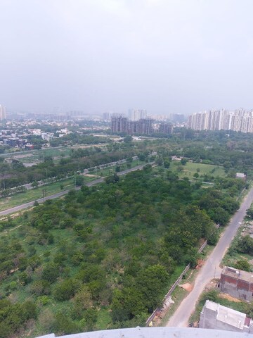 Master Bedroom in 2.5 BHK Apartment at Migsun Ultimo, Omicron Iii Greater Noida – for Rent