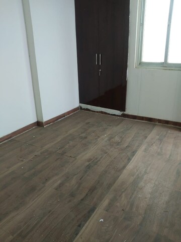 Room in 2.5 BHK Apartment at Migsun Ultimo, Omicron Iii Greater Noida – for Rent