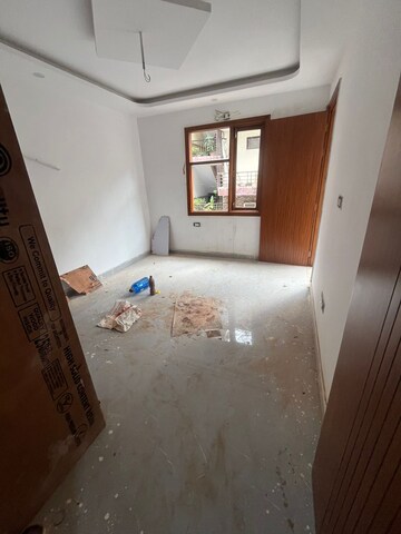 Room in 3 BHK Apartment at Godrej Emerald, Ghodbunder Road – for Rent