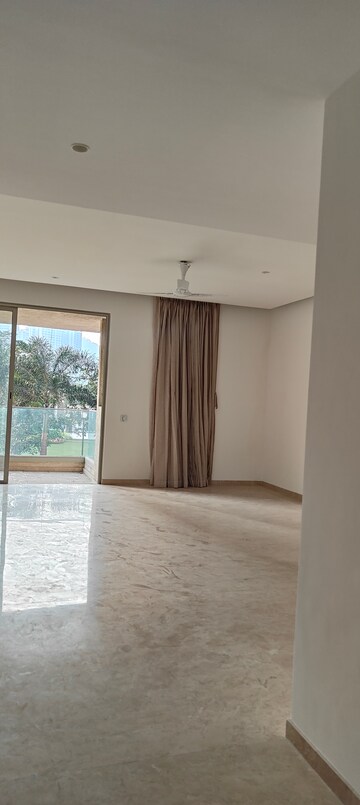 Room in 4 BHK Apartment at One Hiranandani Park, Ghodbunder Road – for Rent