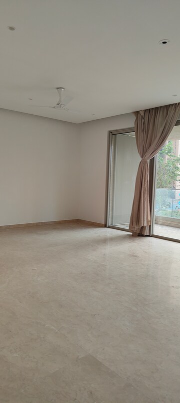 Room in 4 BHK Apartment at One Hiranandani Park, Ghodbunder Road – for Rent
