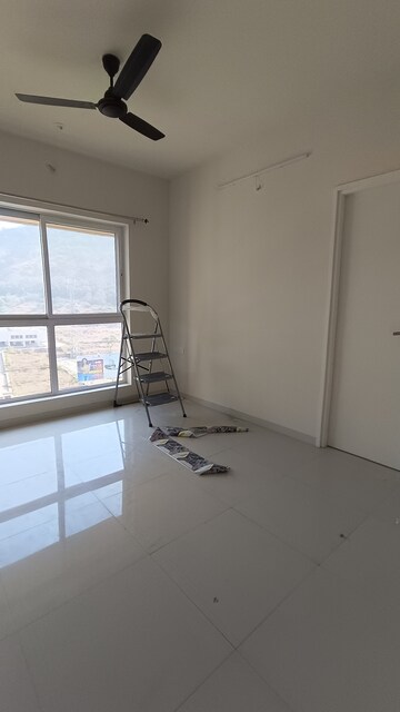 Room in 3 BHK Apartment at Godrej Green Cove, Mahalunge – for Rent