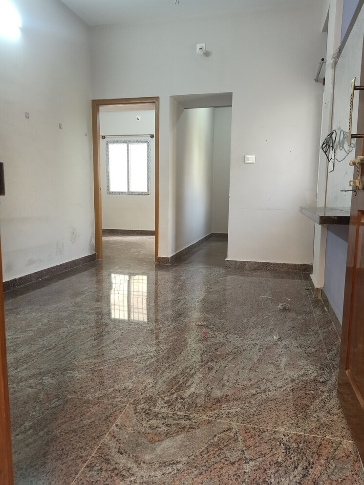 Room, jeevan bima nagar 1 Bedroom 573 Sq.Ft. Apartment In Jeevan Bima Nagar Bangalore 7923670