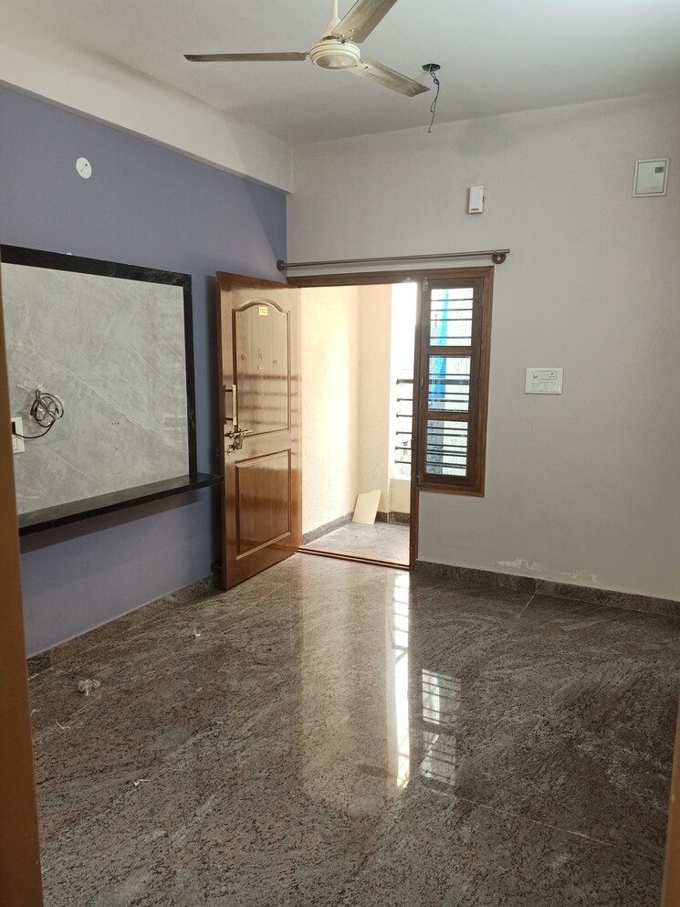 Room, jeevan bima nagar 1 Bedroom 573 Sq.Ft. Apartment In Jeevan Bima Nagar Bangalore 7923670