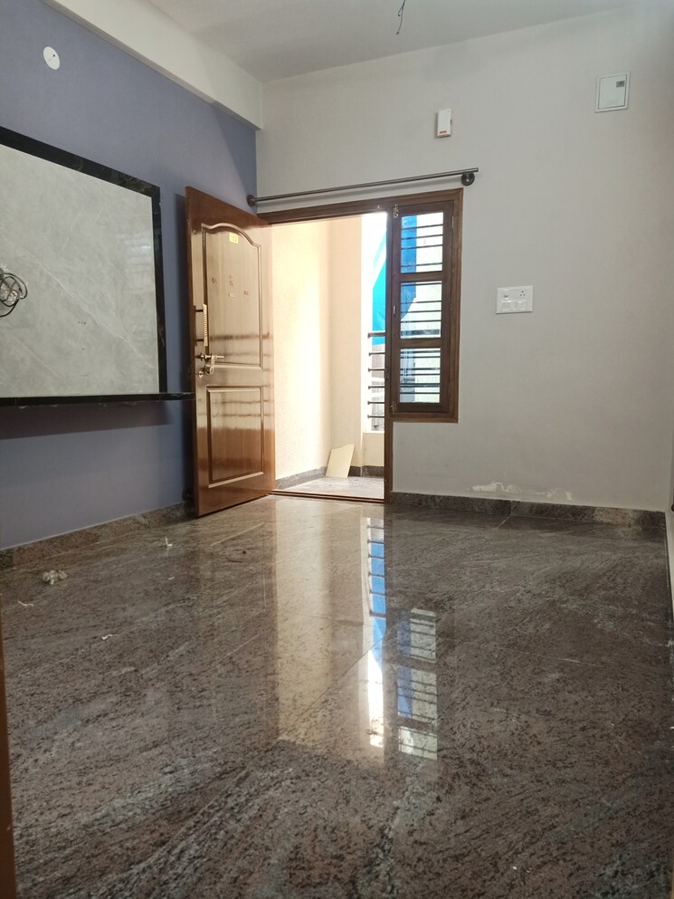 Room, jeevan bima nagar 1 Bedroom 573 Sq.Ft. Apartment In Jeevan Bima Nagar Bangalore 7923670