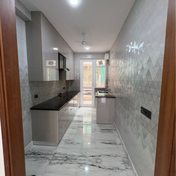 Building Lobby in 3 BHK Apartment at Sushant Lok 2, Sector 56 – for Rent