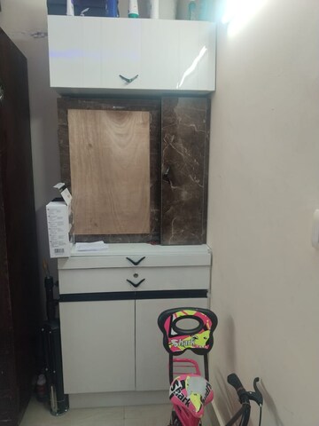 Furnished Amenities in 3 BHK Builder Floor at Dwarka Mor – for Rent