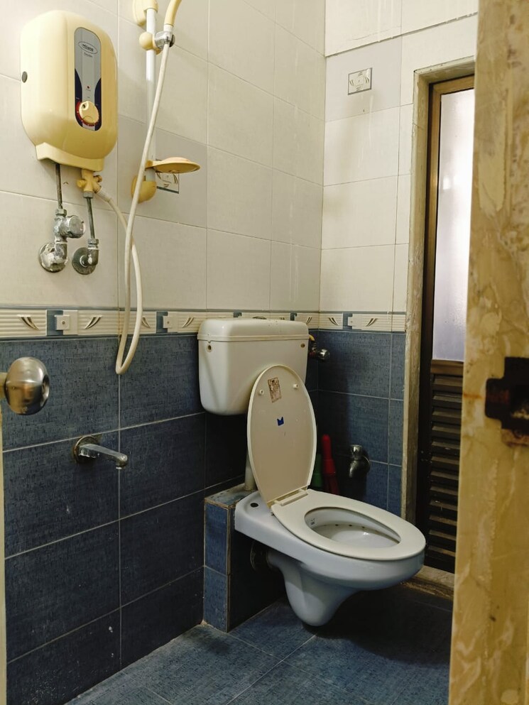 Bathroom, shiv-shrishti-chs 2 Bedroom 885 Sq.Ft. Apartment In Powai Mumbai 7923715