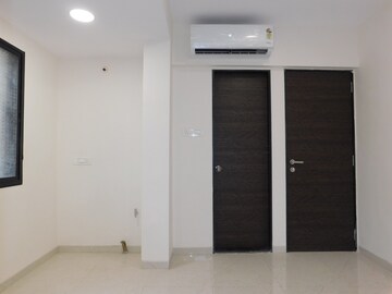 Room in 2 BHK Apartment at Ghatkopar West – for Rent