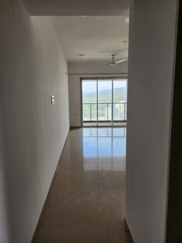 Room in 2 BHK Apartment at JP Decks, Goregaon East – for Rent