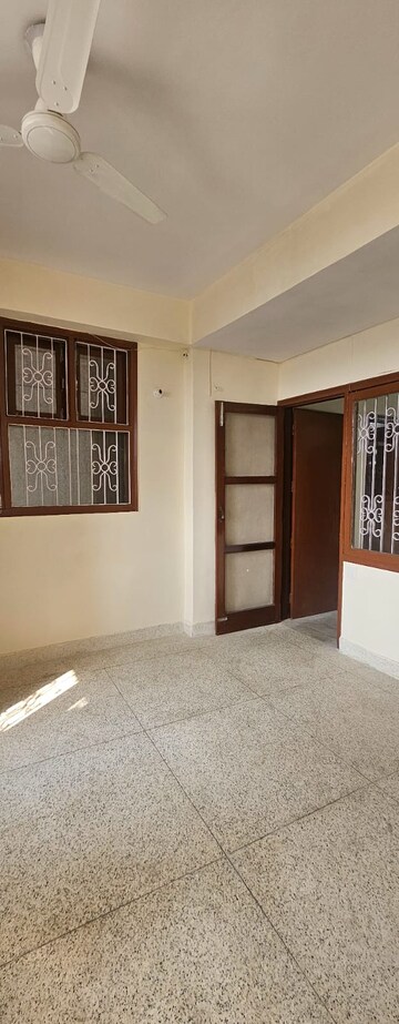 Room in 2 BHK Apartment at Sector 4, Dwarka – for Rent