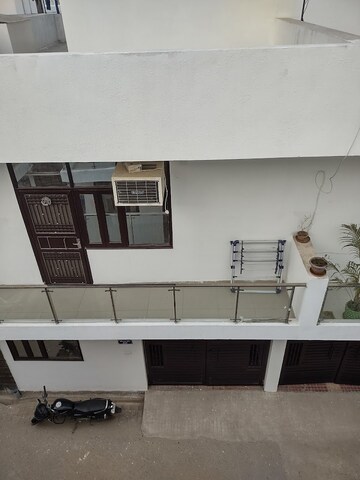 Master Bedroom in 3.5 BHK Villa at AKJ Novel Valley, Sector 16b Greater Noida – for Rent