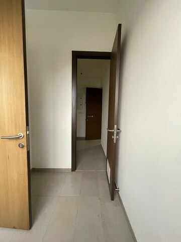 Room in 3 BHK Apartment at Shapoorji Pallonji Vicinia, Powai – for Sale
