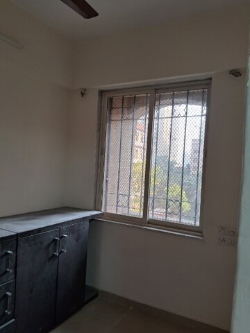 Room in 2.5 BHK Apartment at Dosti Florentine, Wadala – for Sale