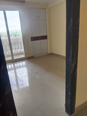 Room in 2 BHK Apartment at Signature Roselia Phase 2, Sector 95a – for Sale