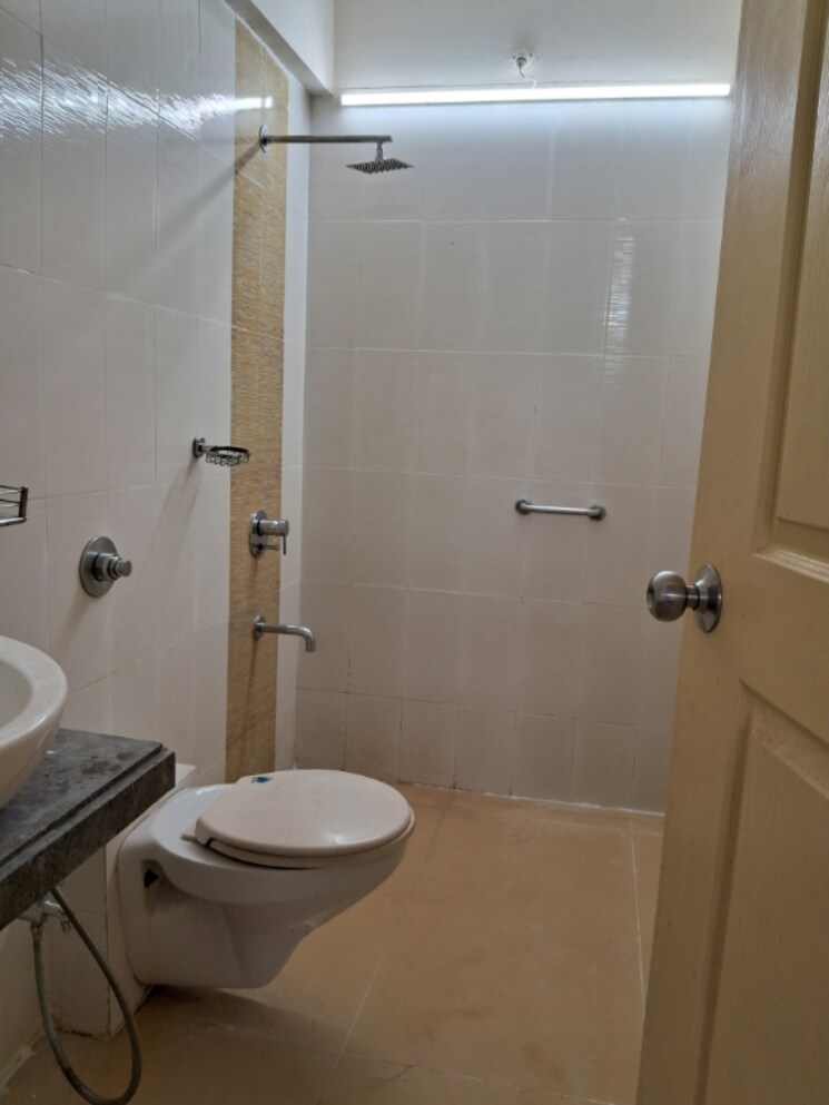 Bathroom, dosti-florentine 2.5 Bedroom 750 Sq.Ft. Apartment In Wadala Mumbai 7924340