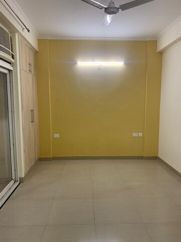 Room in 2 BHK Apartment at Ajnara Le Garden, Sector 16b Greater Noida – for Rent