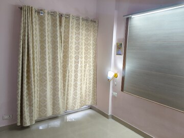 Room in 2 BHK Apartment at Ajnara Le Garden, Sector 16b Greater Noida – for Rent