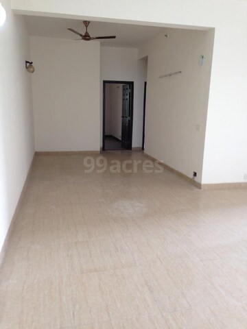 Room in 3 BHK Apartment at Mahagun Moderne, Sector 78 – for Rent