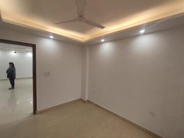 Room in 3 BHK Apartment at Sector 42 – for Sale