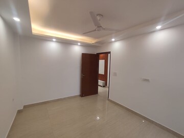 Room in 3 BHK Apartment at Sector 42 – for Sale