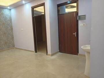 Room in 3 BHK Builder Floor at Pandav Nagar – for Sale