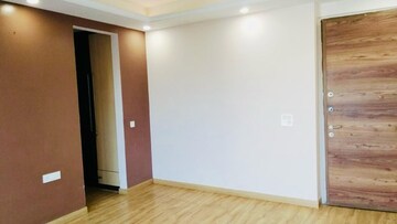 Room in 4 BHK Builder Floor at Ansal Sushant Lok I, Sector 43 – for Rent