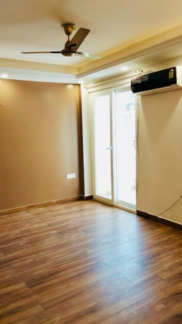 Room in 4 BHK Builder Floor at Ansal Sushant Lok I, Sector 43 – for Rent