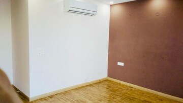 Room in 4 BHK Builder Floor at Ansal Sushant Lok I, Sector 43 – for Rent