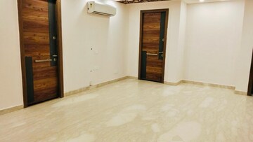Room in 4 BHK Builder Floor at Ansal Sushant Lok I, Sector 43 – for Rent
