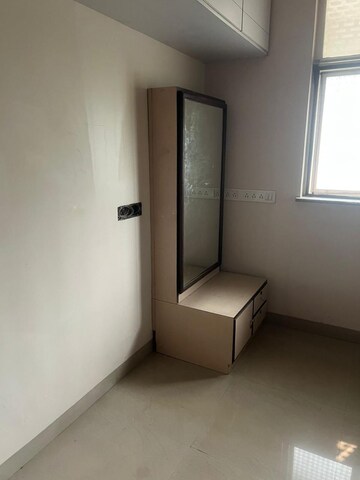 Room in 3 BHK Apartment at Sion East – for Rent