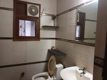 Master Bedroom in 1 BHK Builder Floor at Greater Kailash I – for Rent