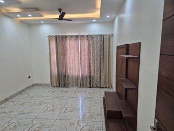 Bedroom in 3 BHK Builder Floor at Ardee City, Sector 52 – for Rent