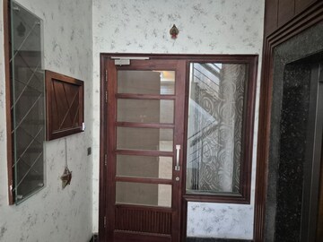 Room in 3 BHK Builder Floor at Ardee City, Sector 52 – for Rent